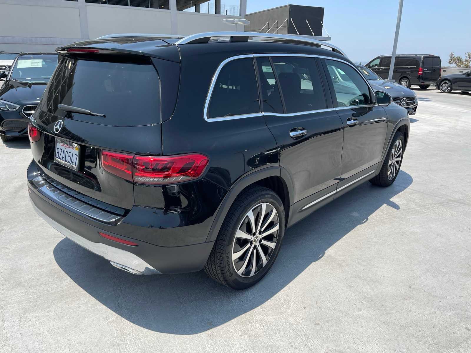 Thumbnail: 2022 Mercedes-Benz GLB - 3