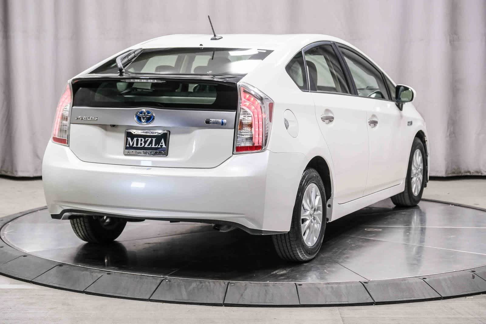 Thumbnail: 2015 Toyota Prius - 4
