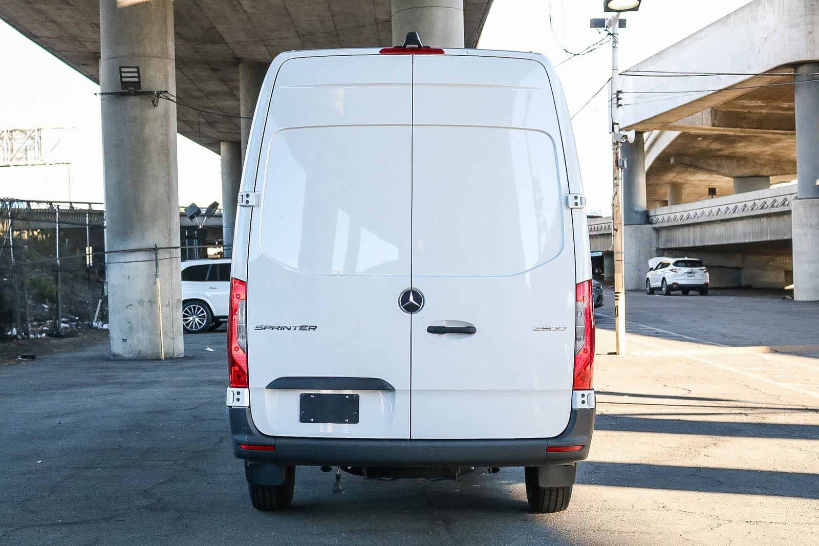Thumbnail: 2026 Mercedes-Benz Sprinter - 7