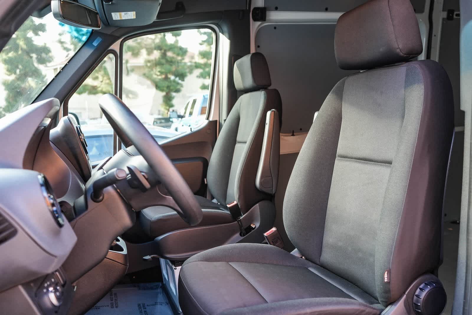 Thumbnail: 2021 Mercedes-Benz Sprinter - 15