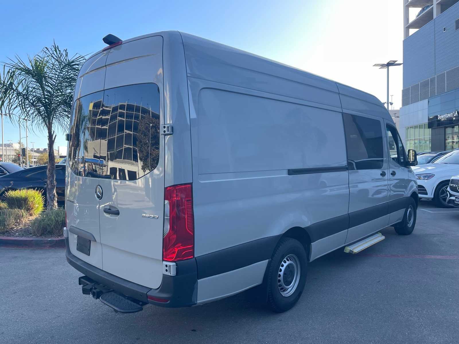 Thumbnail: 2023 Mercedes-Benz Sprinter - 3