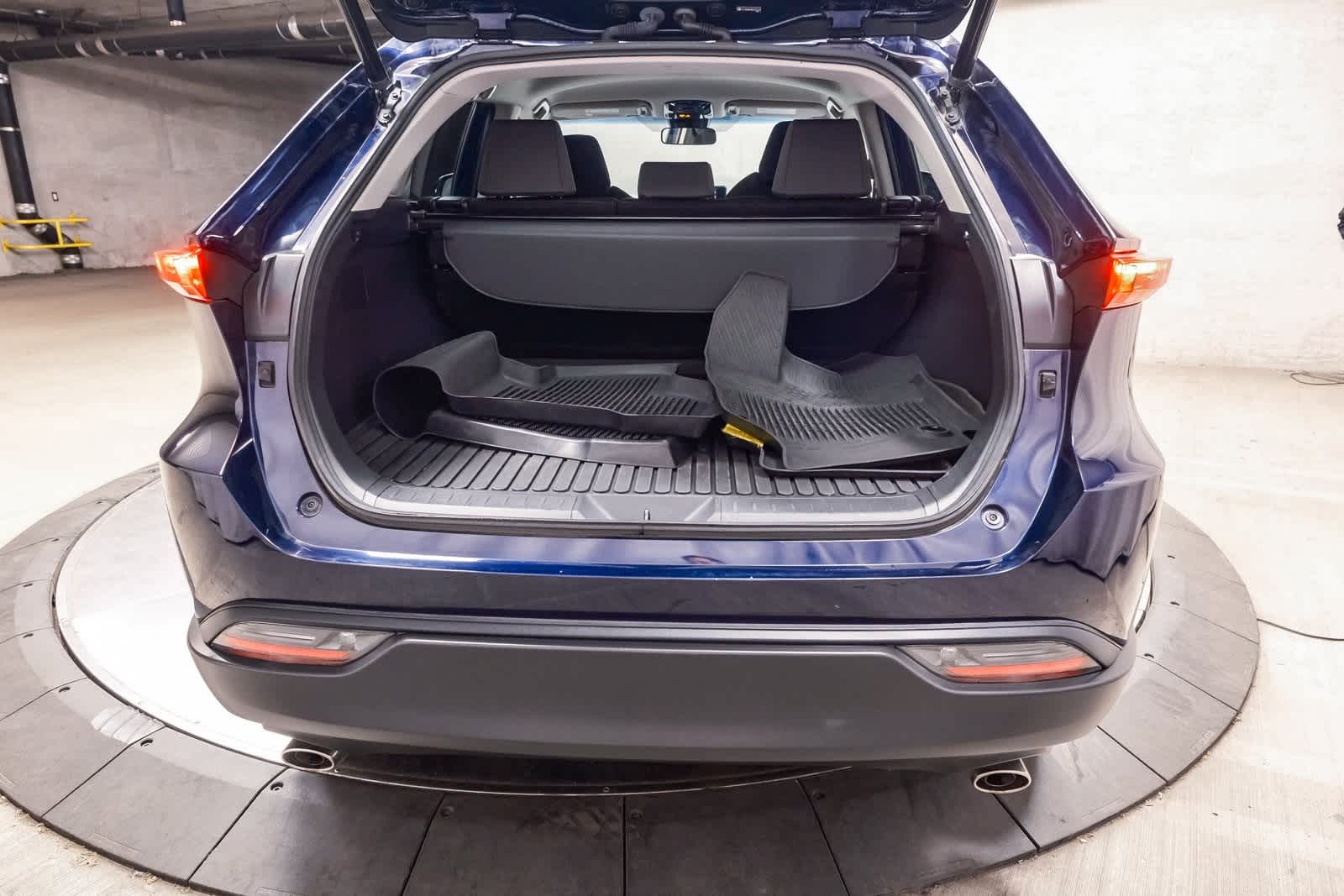 Thumbnail: 2021 Toyota Venza - 22