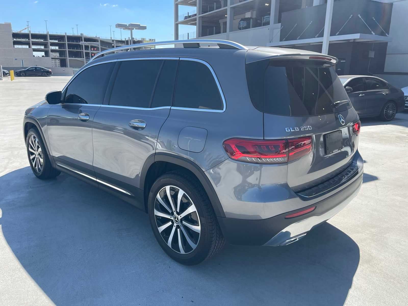 Thumbnail: 2022 Mercedes-Benz GLB - 4