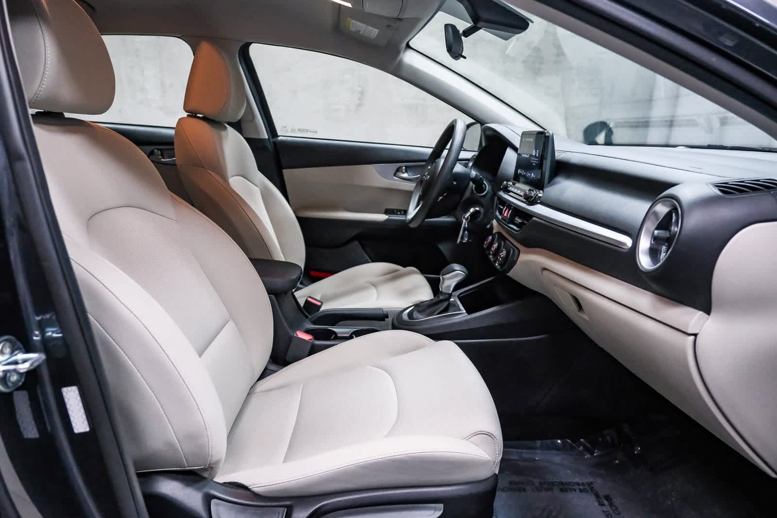 Thumbnail: 2022 Kia Forte - 18