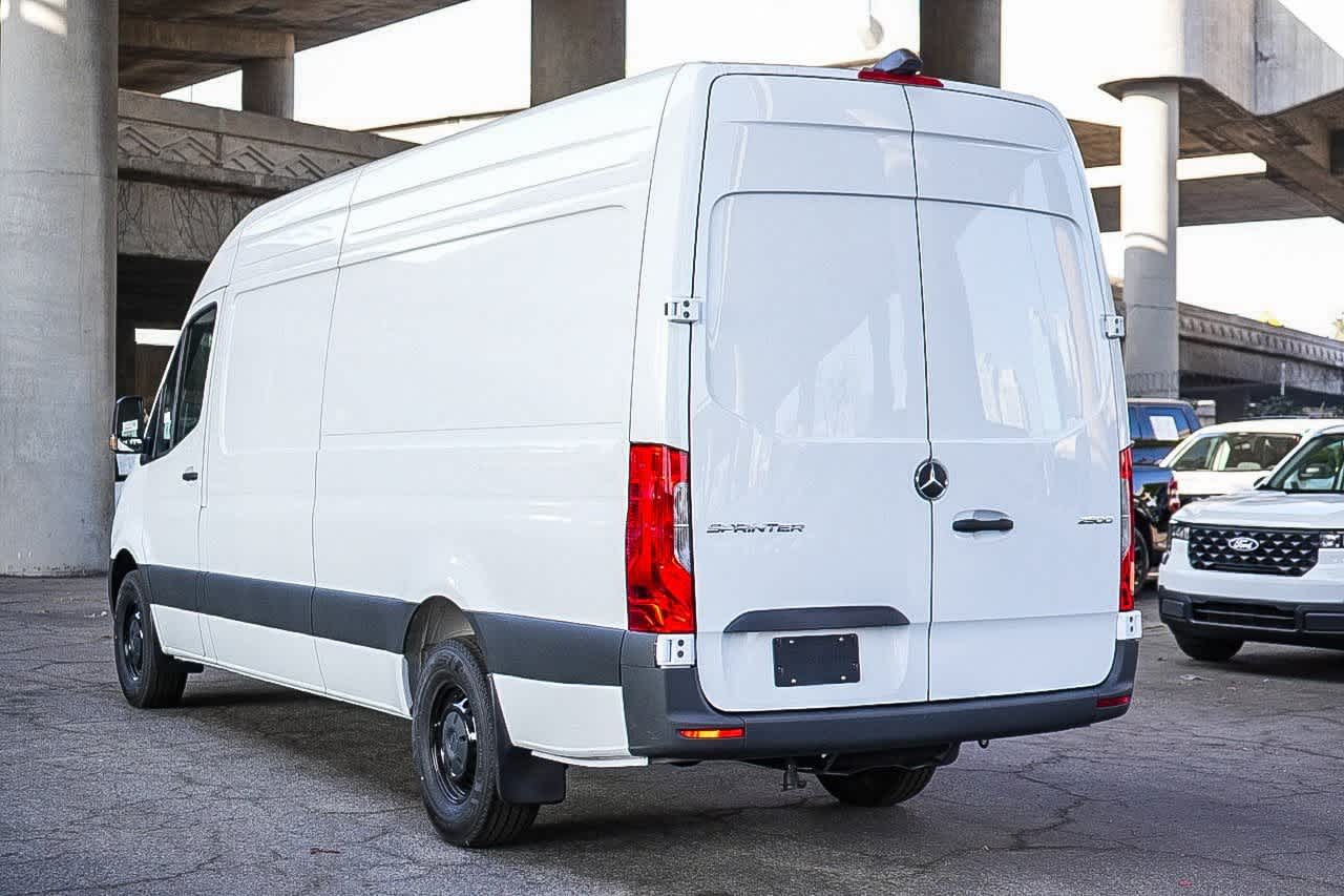 Thumbnail: 2026 Mercedes-Benz Sprinter - 8