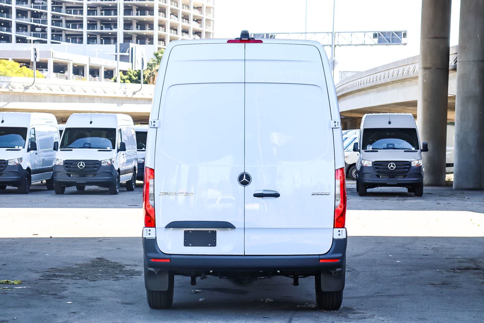 Thumbnail: 2026 Mercedes-Benz Sprinter - 5