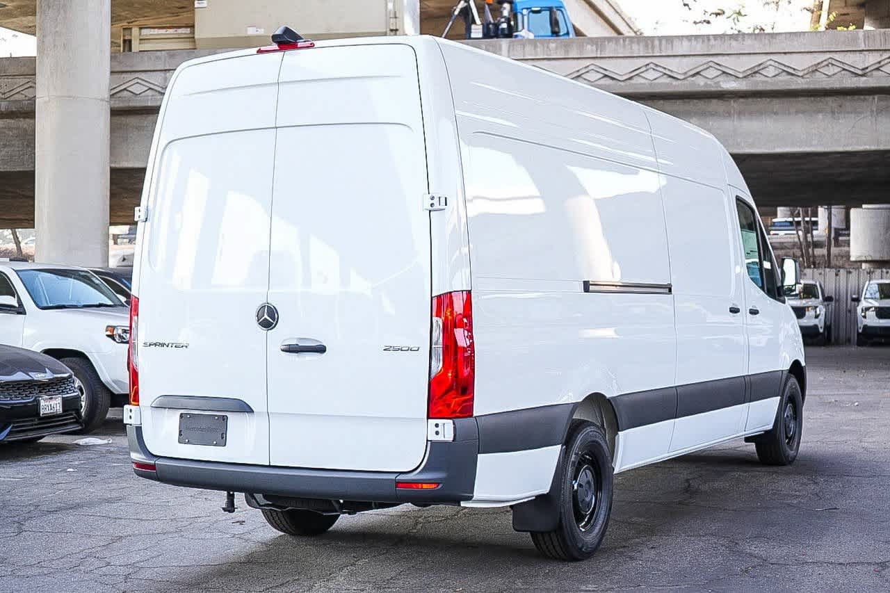 Thumbnail: 2026 Mercedes-Benz Sprinter - 6