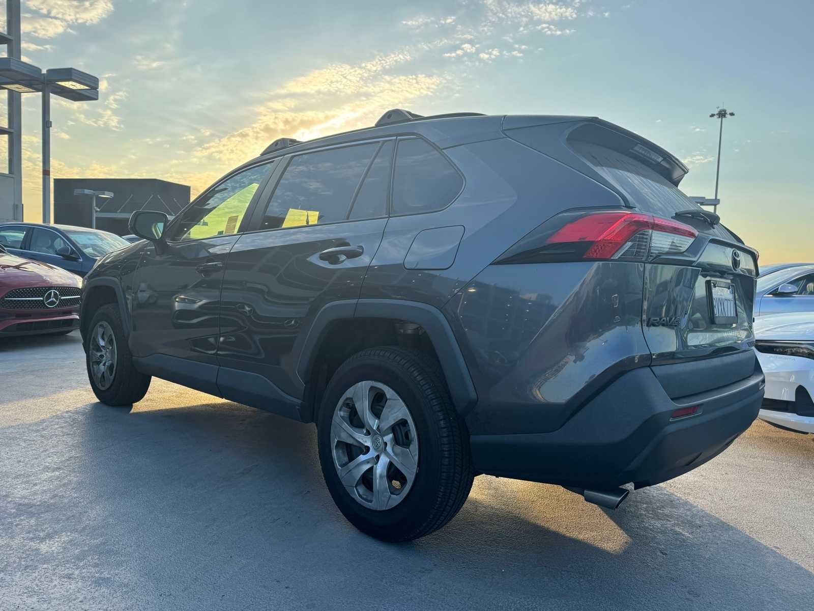 Thumbnail: 2021 Toyota RAV4 - 4