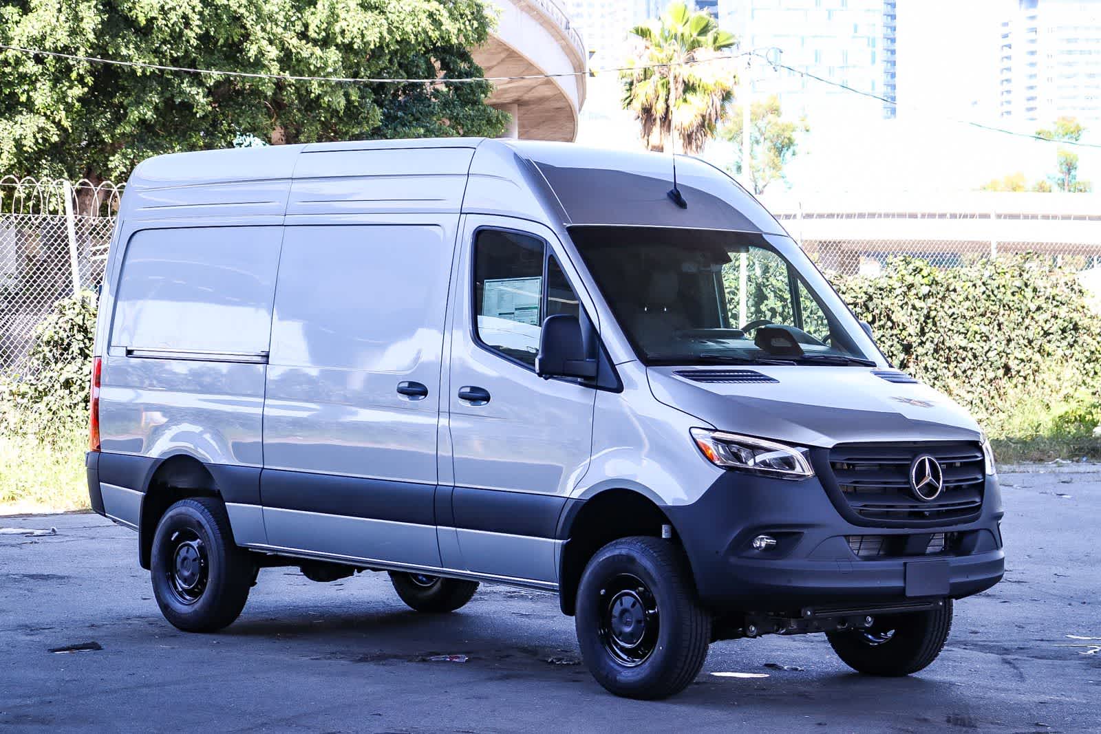 Thumbnail: 2026 Mercedes-Benz Sprinter - 3