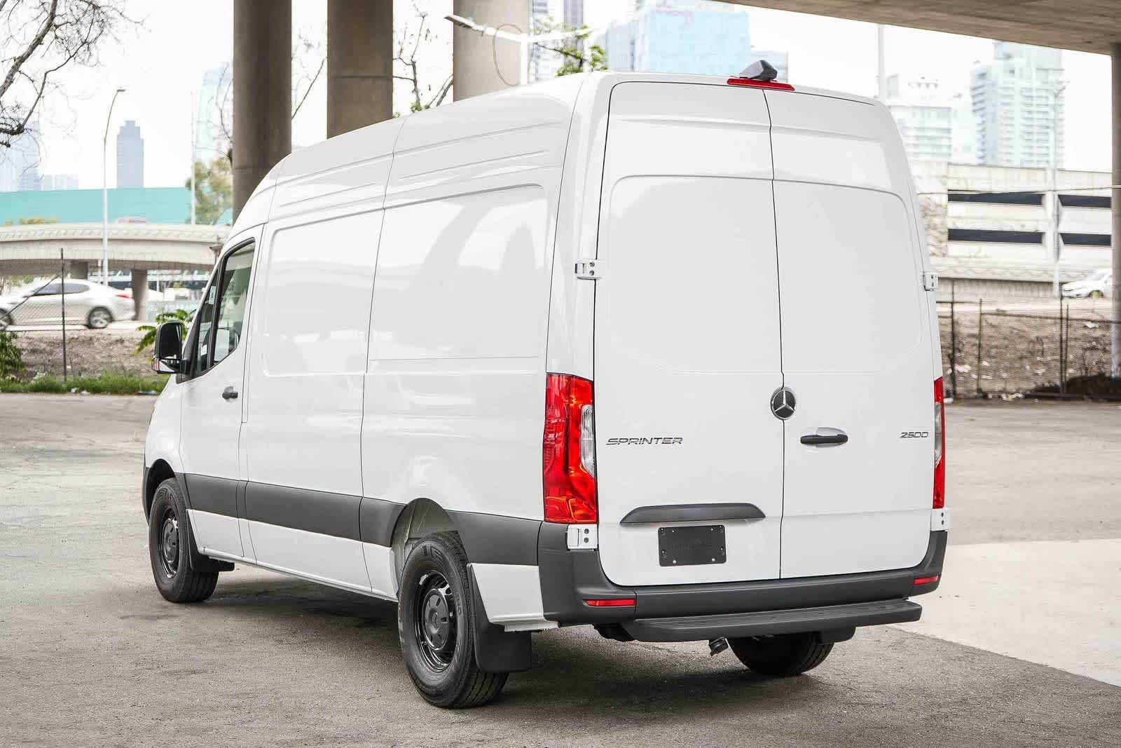 Thumbnail: 2026 Mercedes-Benz Sprinter - 8