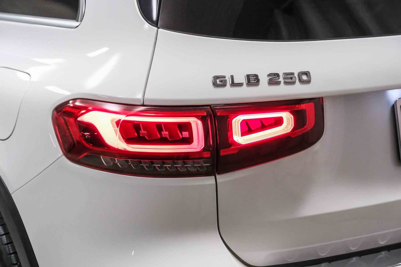 Thumbnail: 2021 Mercedes-Benz GLB - 7