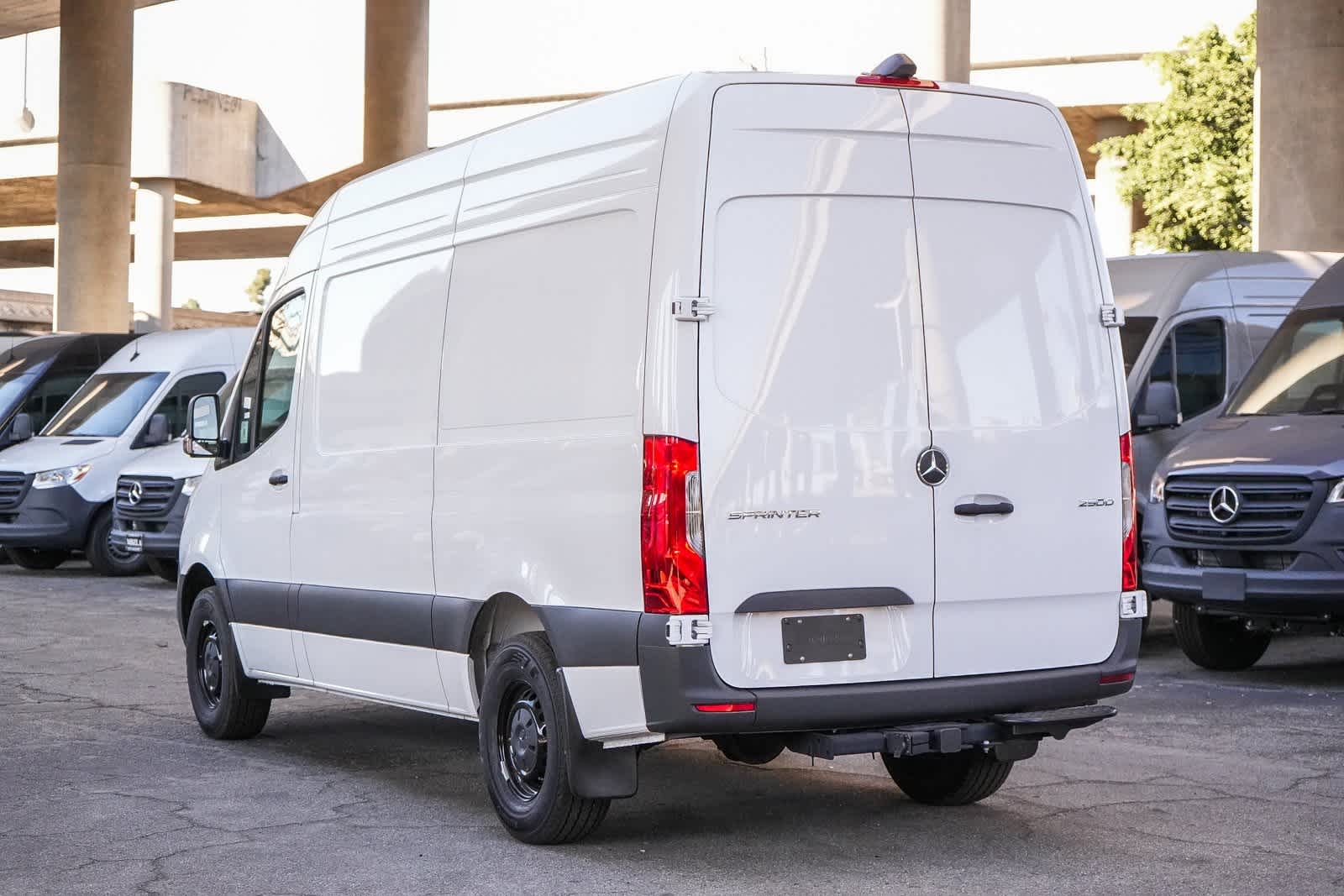 Thumbnail: 2025 Mercedes-Benz Sprinter - 8