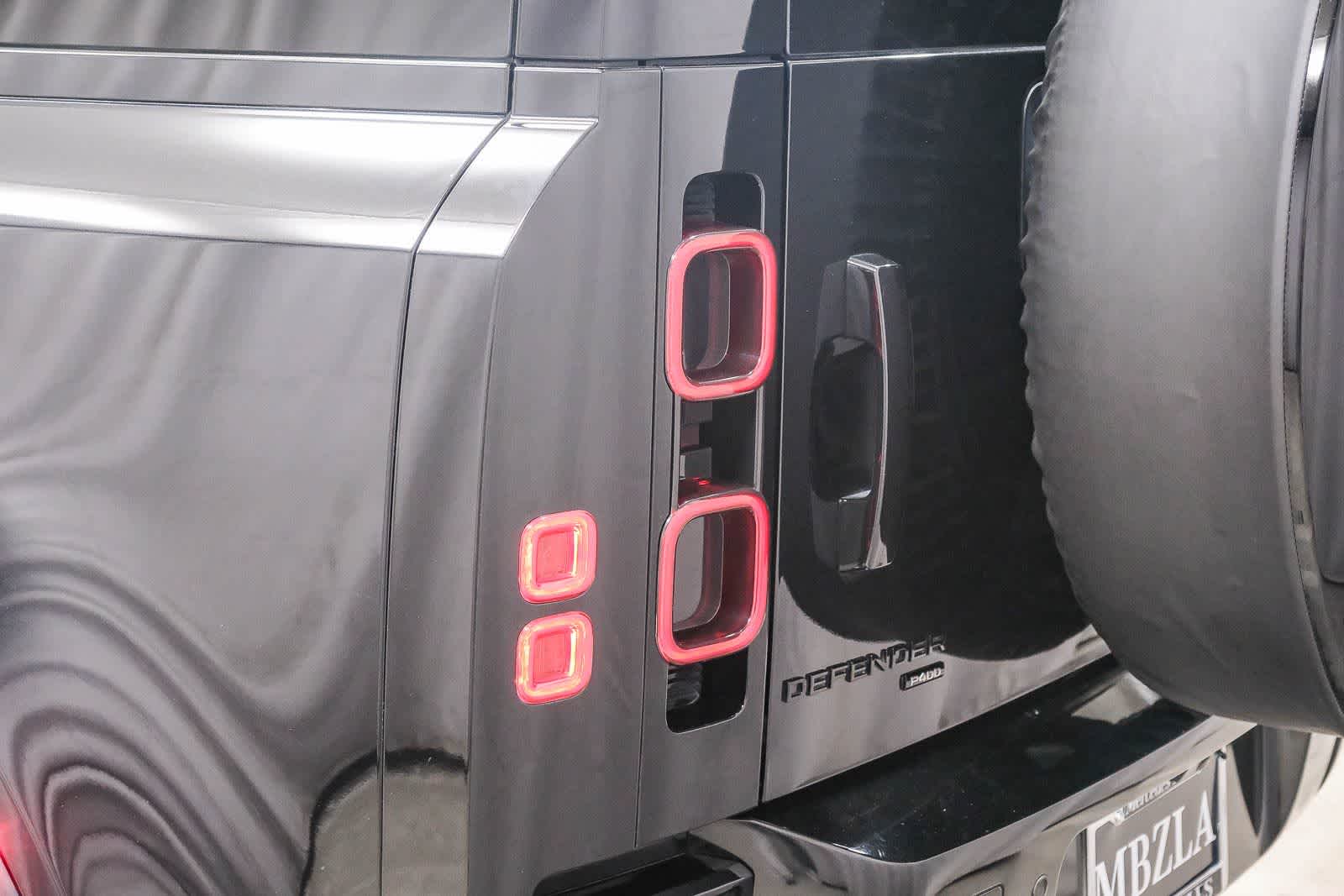 Thumbnail: 2022 Land Rover Defender - 7