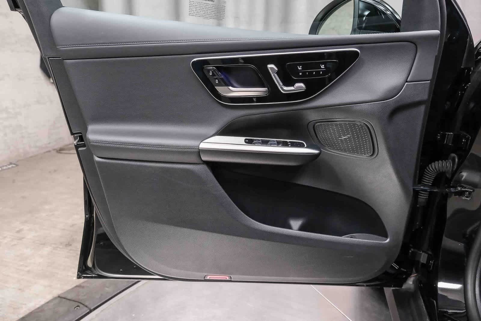 Thumbnail: 2025 Mercedes-Benz GLC - 21