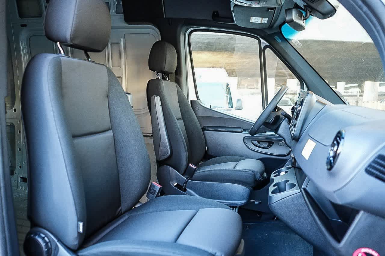 Thumbnail: 2026 Mercedes-Benz Sprinter - 15