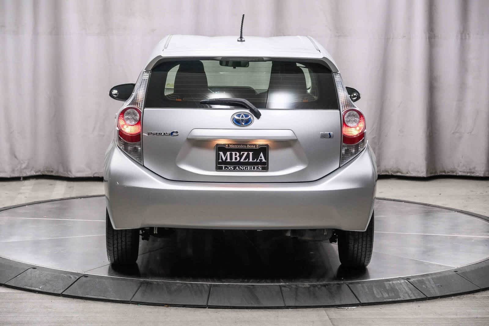 Thumbnail: 2014 Toyota Prius c - 3