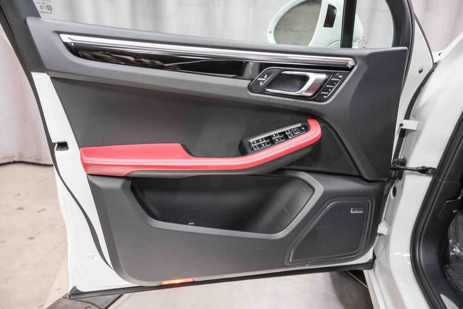 Thumbnail: 2024 Porsche Macan - 21