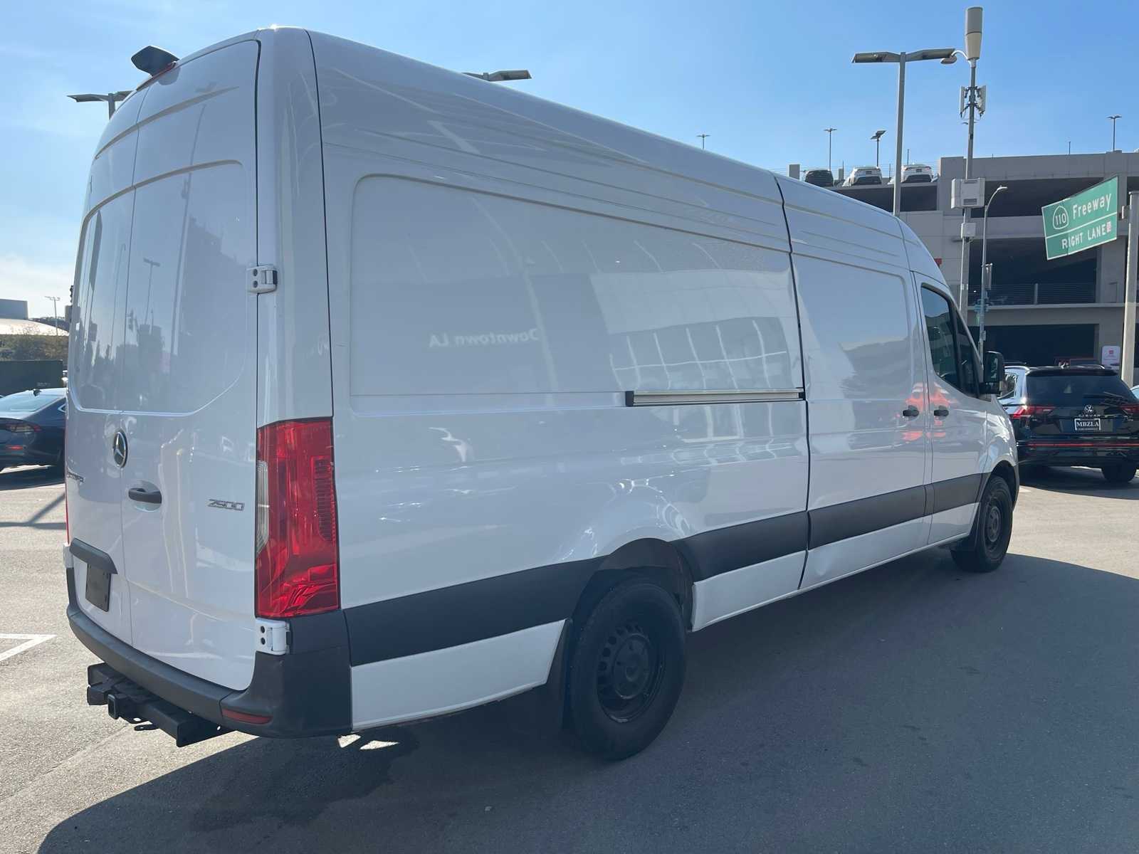 Thumbnail: 2025 Mercedes-Benz Sprinter - 7