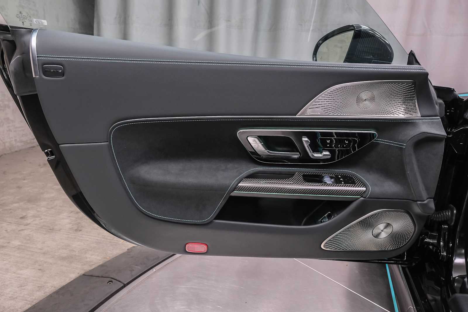 Thumbnail: 2025 Mercedes-Benz AMG GT - 21