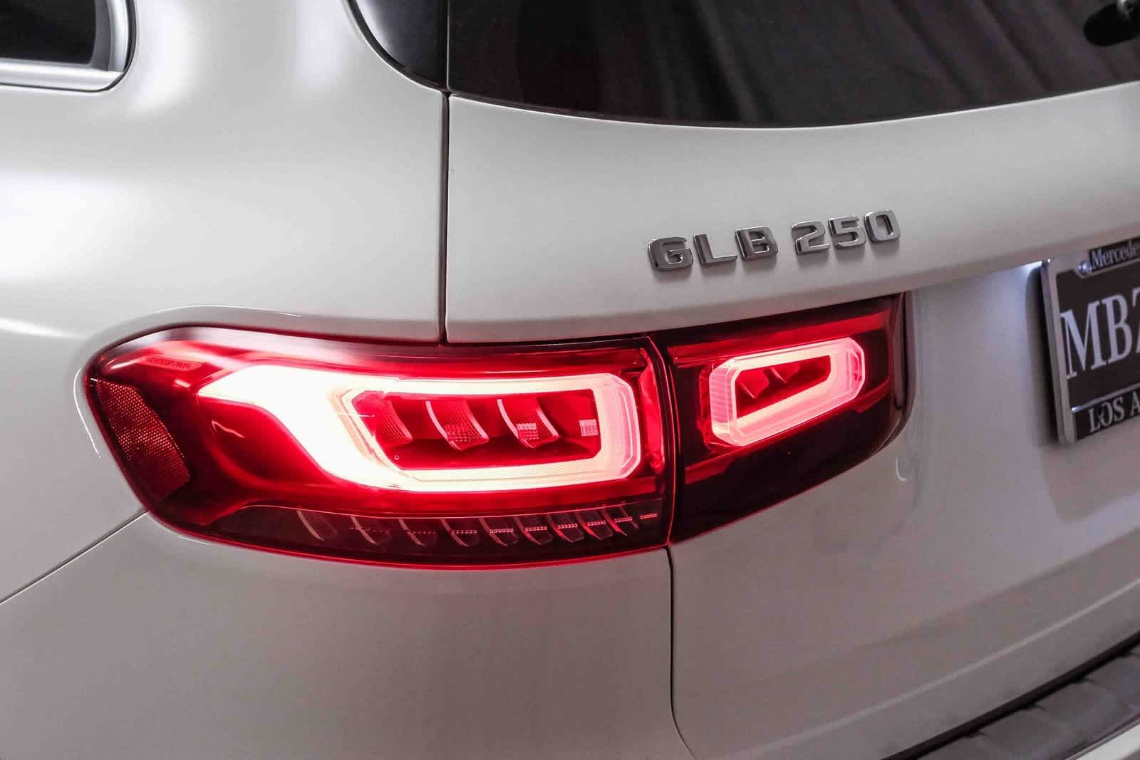 Thumbnail: 2021 Mercedes-Benz GLB - 7