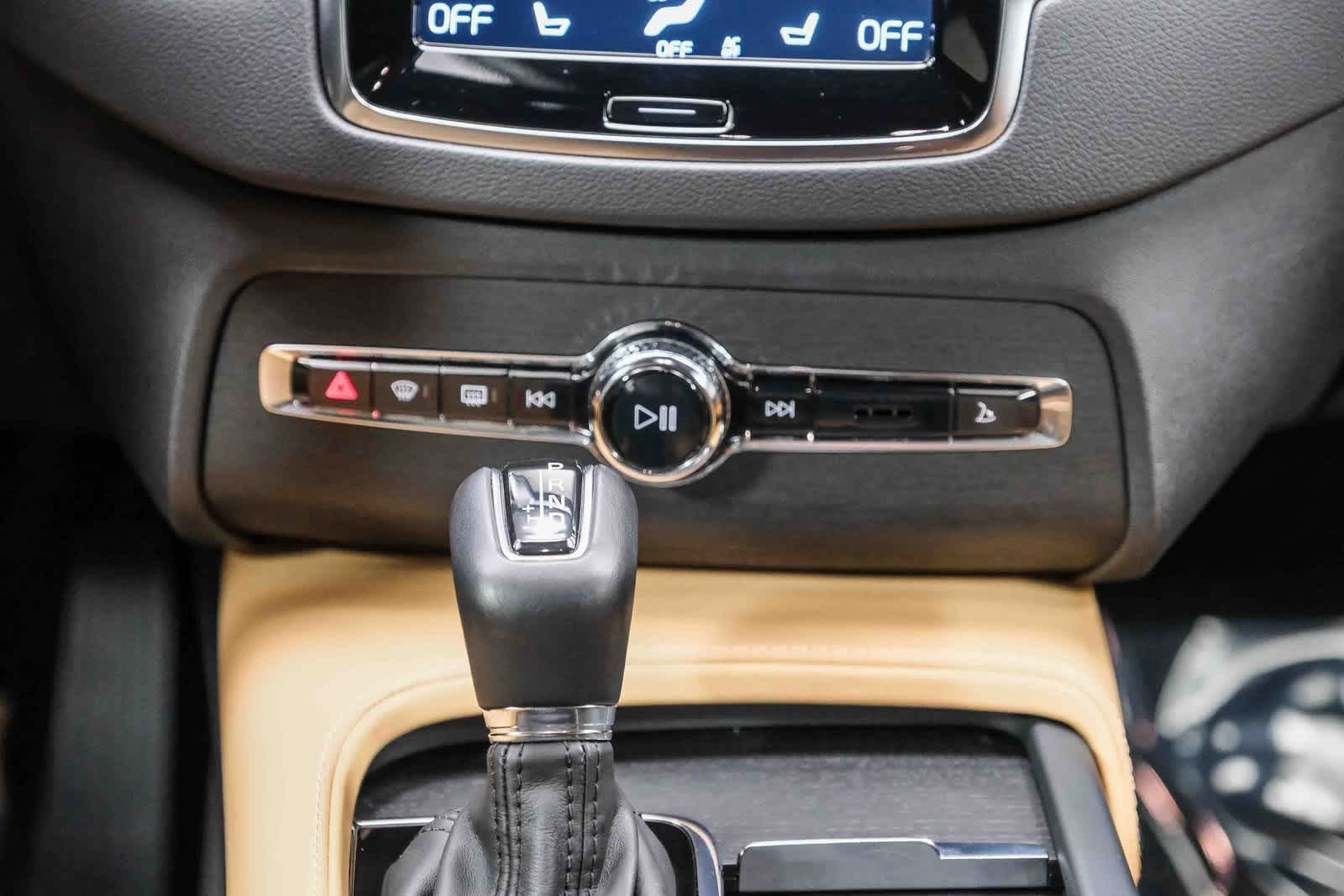 Thumbnail: 2021 Volvo XC90 - 14