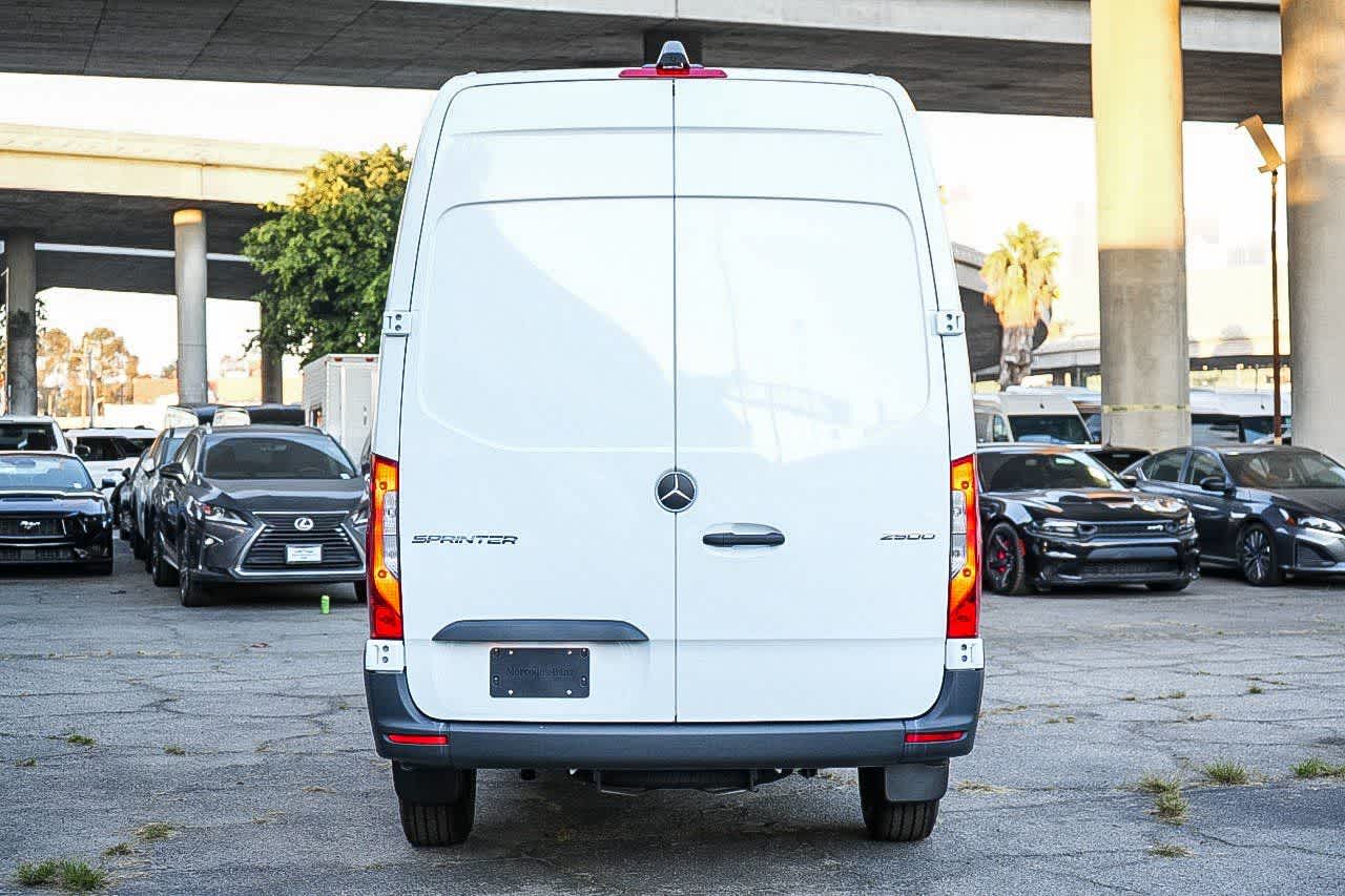 Thumbnail: 2026 Mercedes-Benz Sprinter - 7