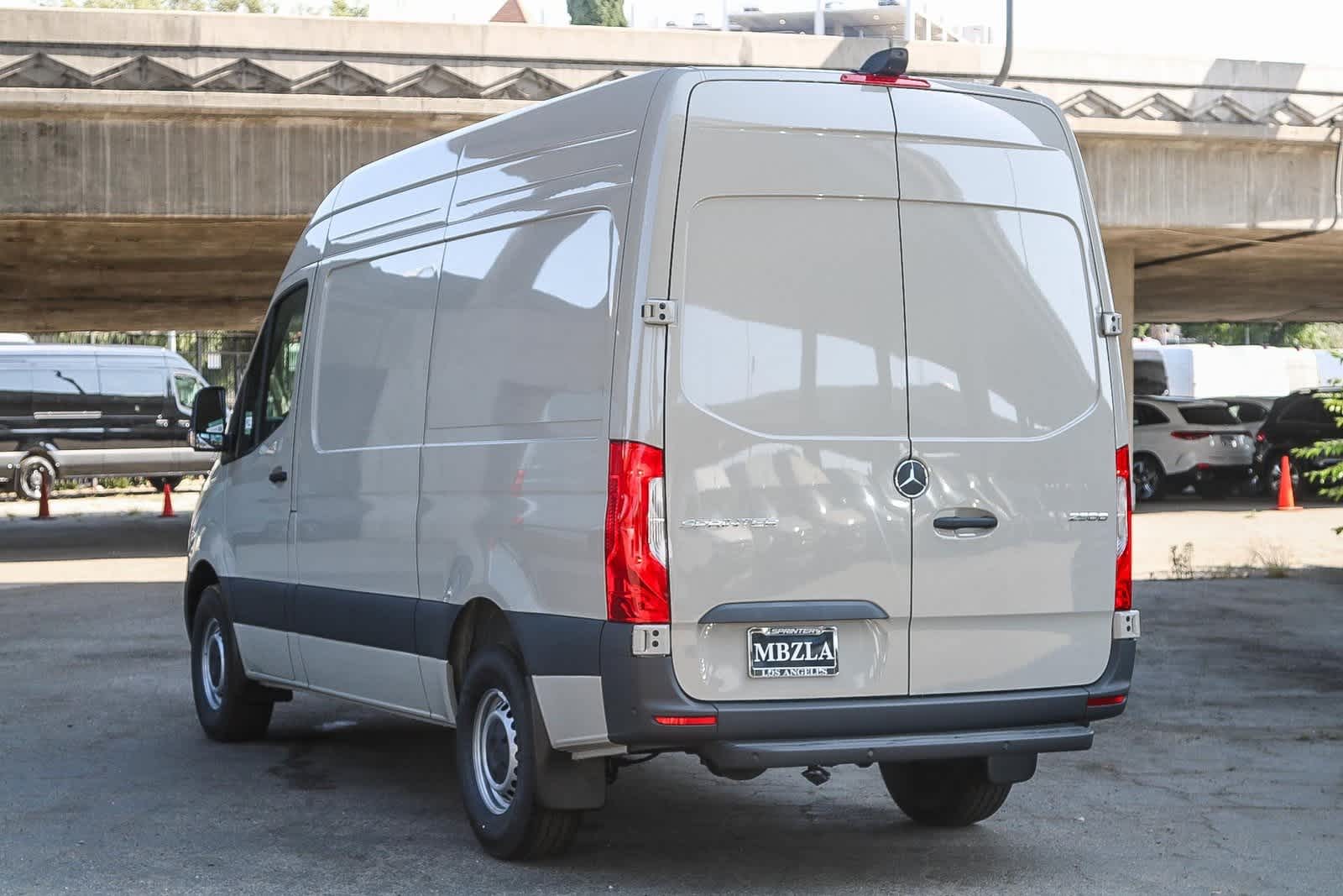 Thumbnail: 2025 Mercedes-Benz Sprinter - 8