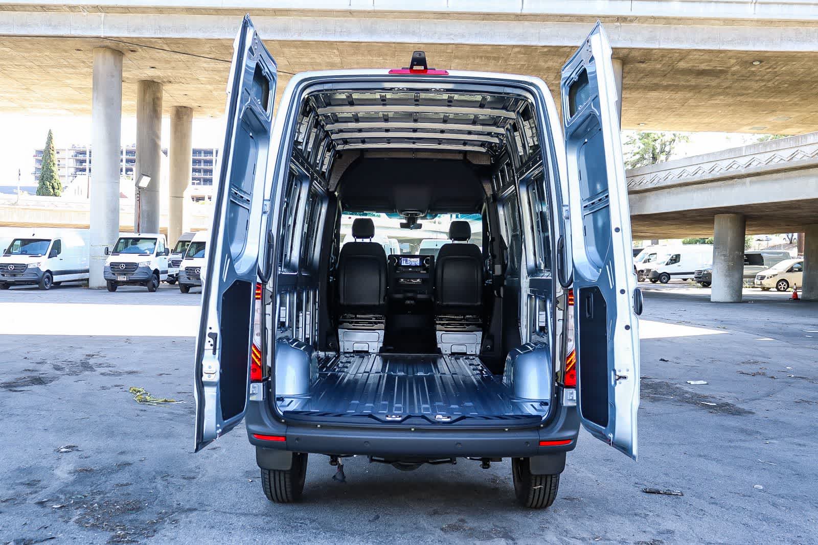 Thumbnail: 2026 Mercedes-Benz Sprinter - 33