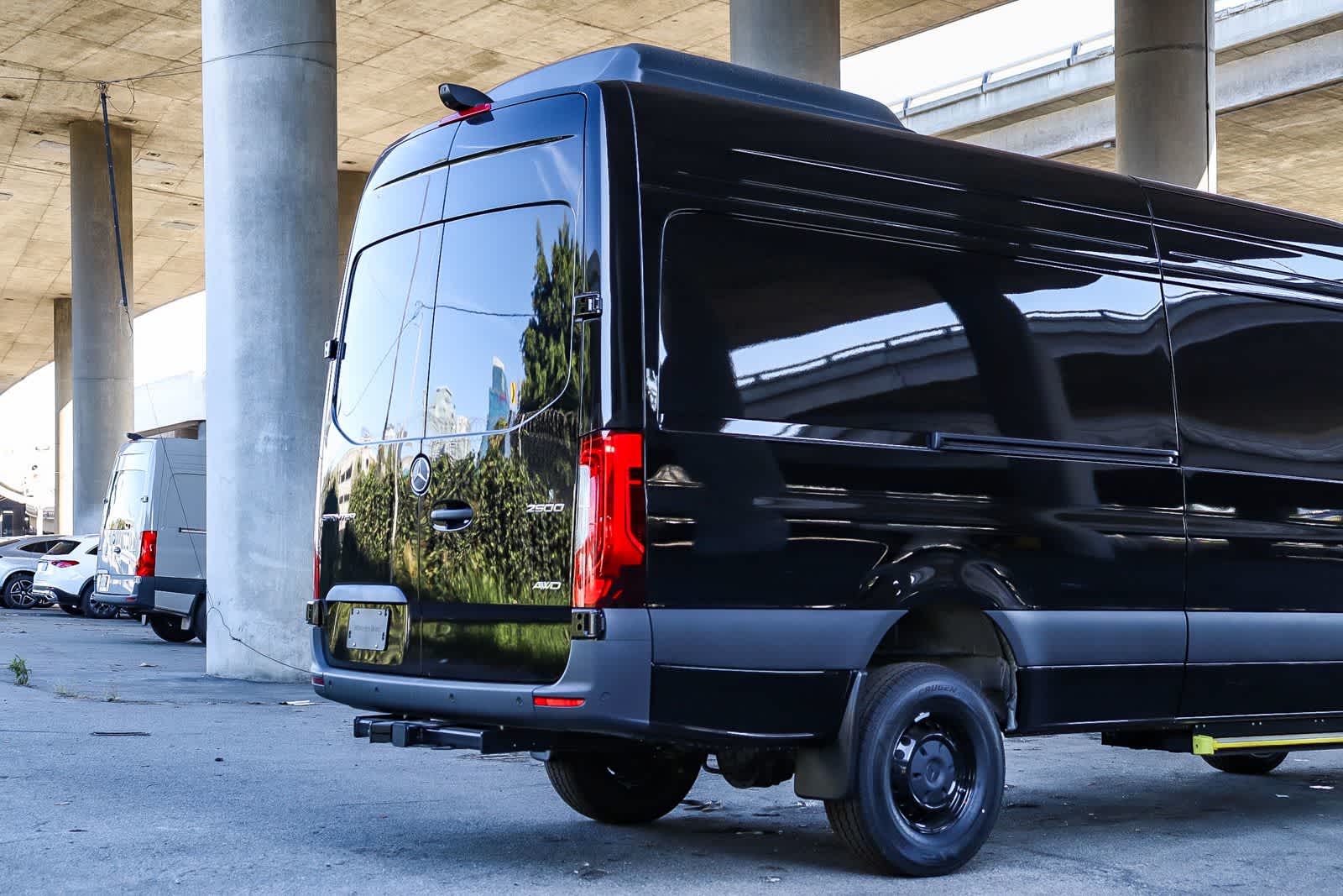 Thumbnail: 2026 Mercedes-Benz Sprinter - 9