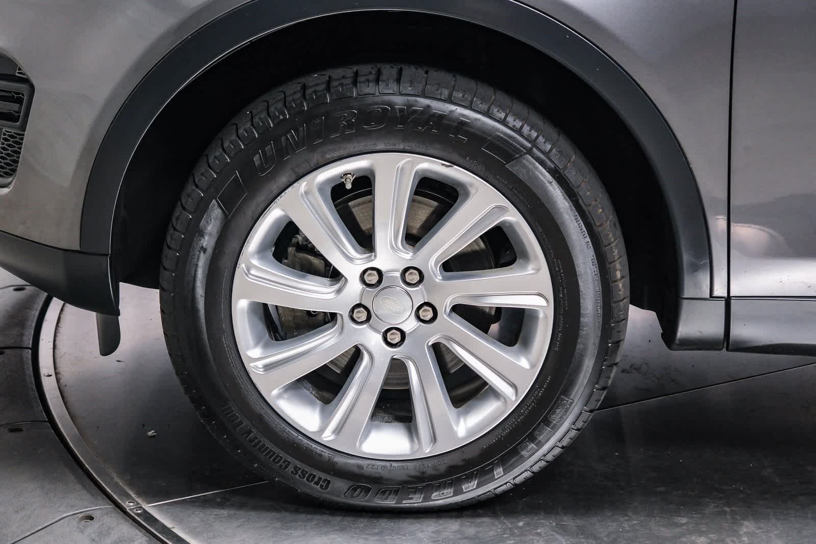 Thumbnail: 2019 Land Rover Discovery Sport - 10
