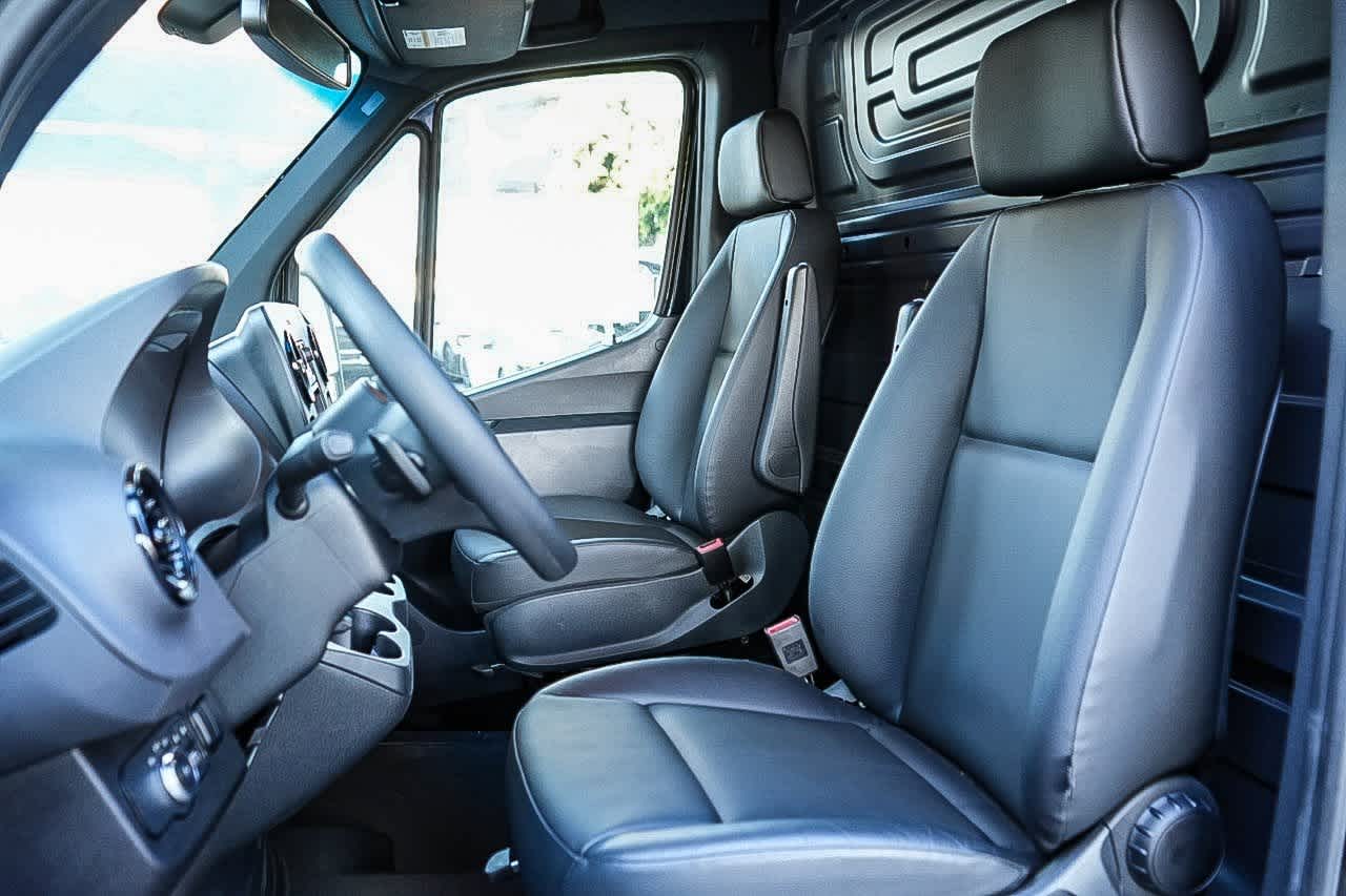 Thumbnail: 2024 Mercedes-Benz Sprinter - 16