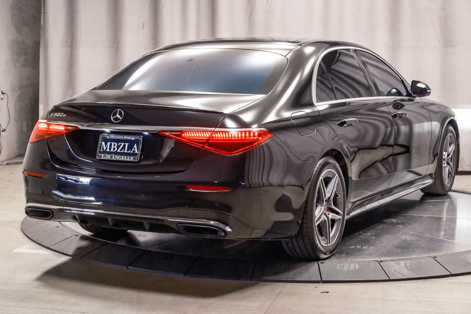 Thumbnail: 2024 Mercedes-Benz S-Class - 3