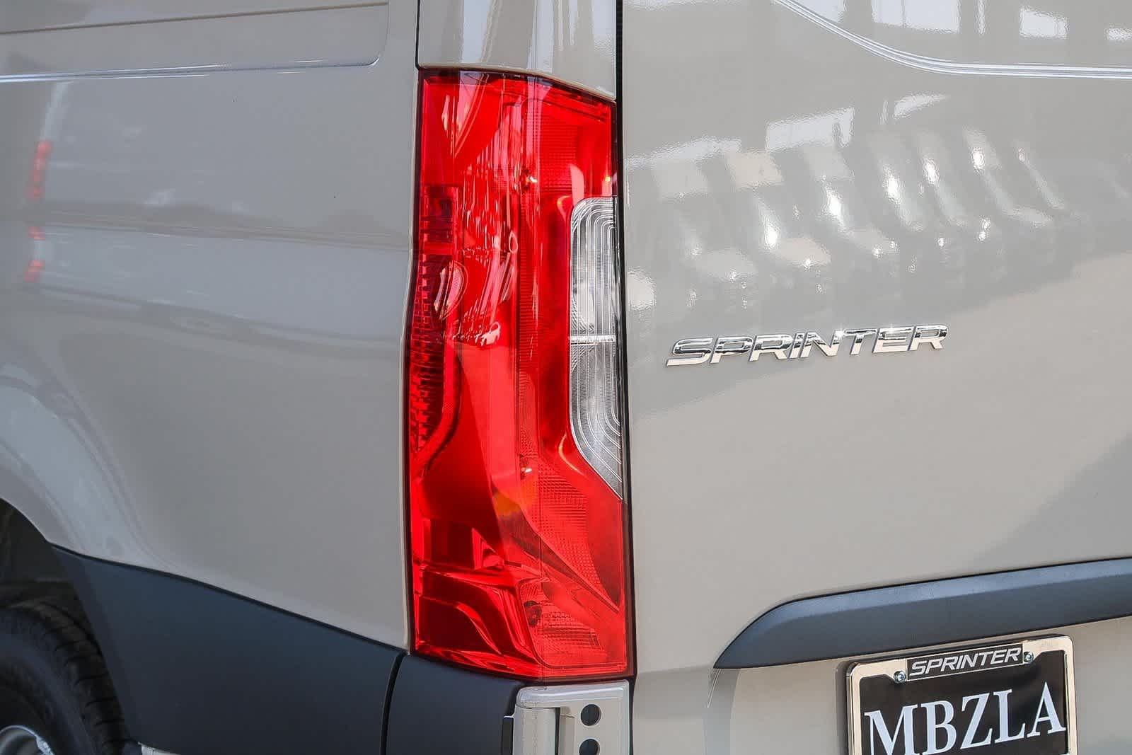 Thumbnail: 2025 Mercedes-Benz Sprinter - 9