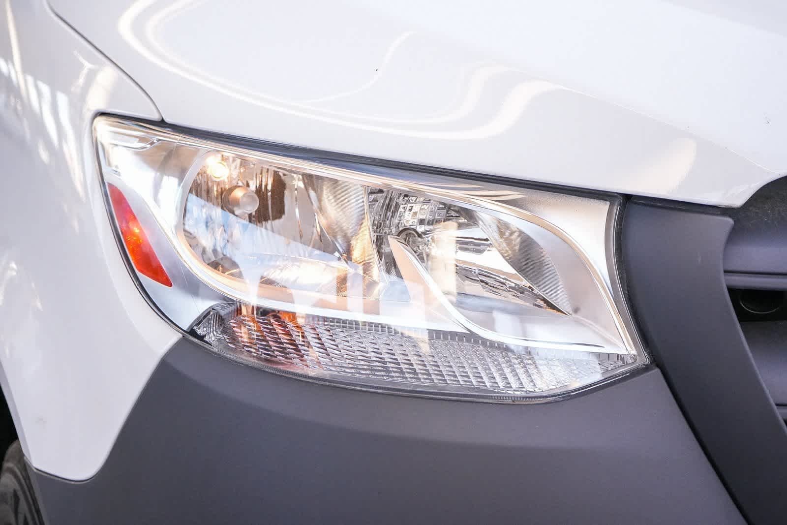 Thumbnail: 2025 Mercedes-Benz Sprinter - 4