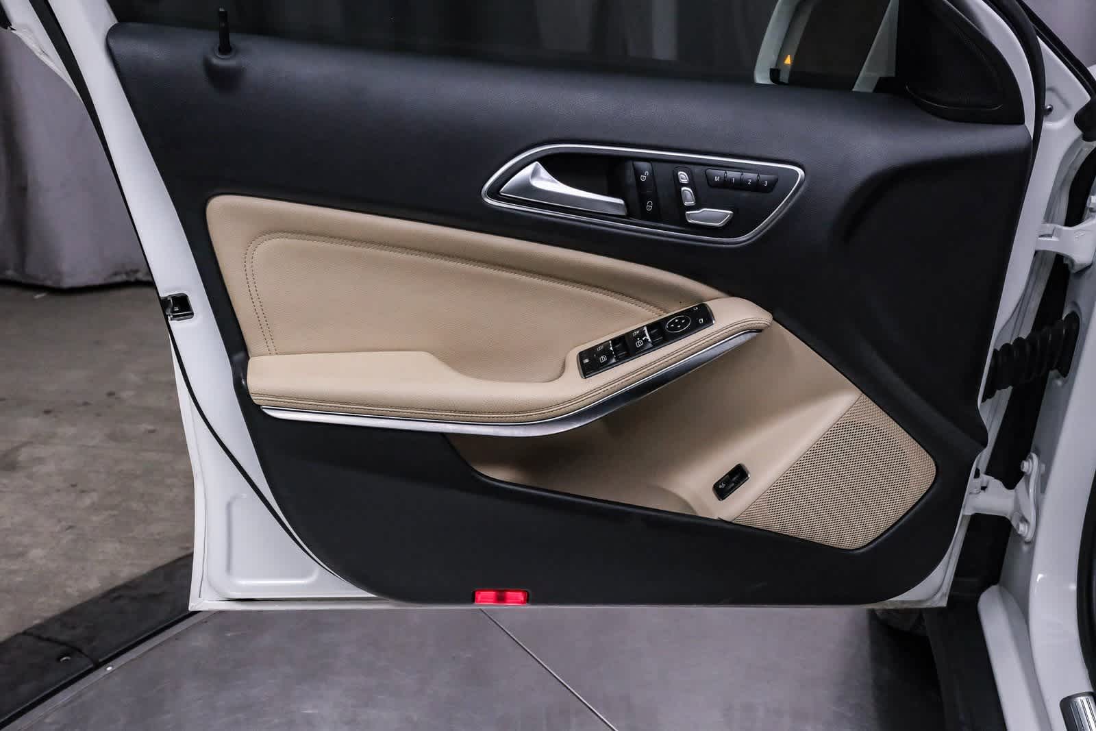 Thumbnail: 2019 Mercedes-Benz GLA - 23