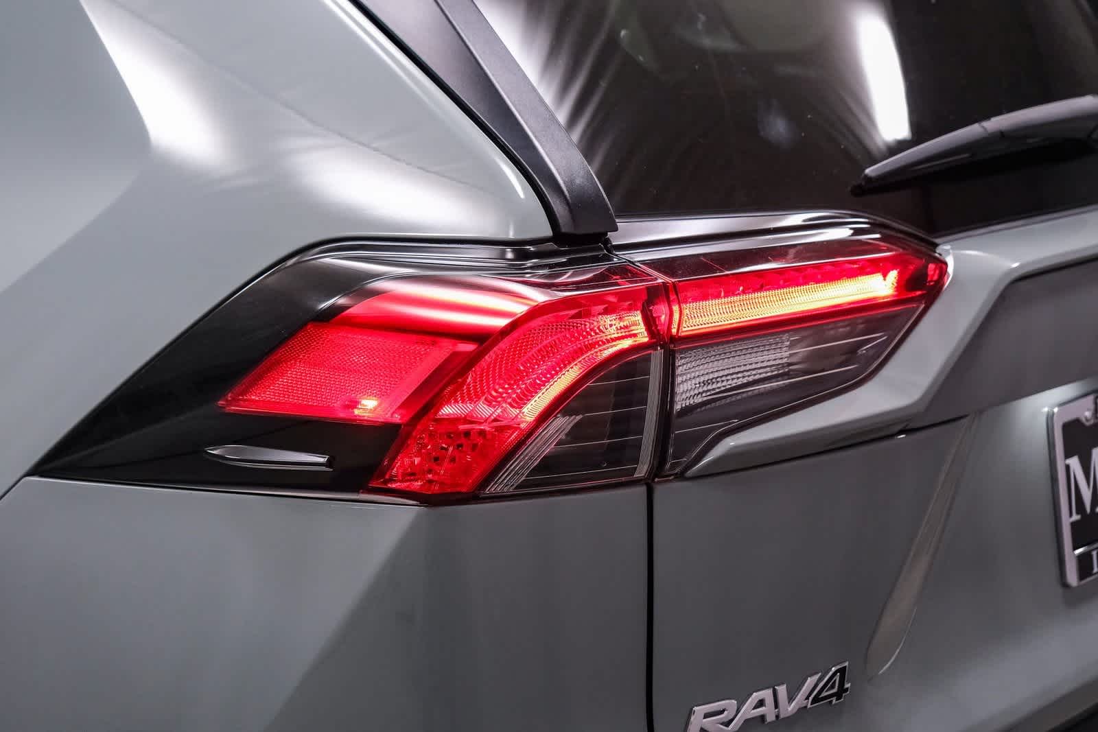 Thumbnail: 2022 Toyota RAV4 - 4
