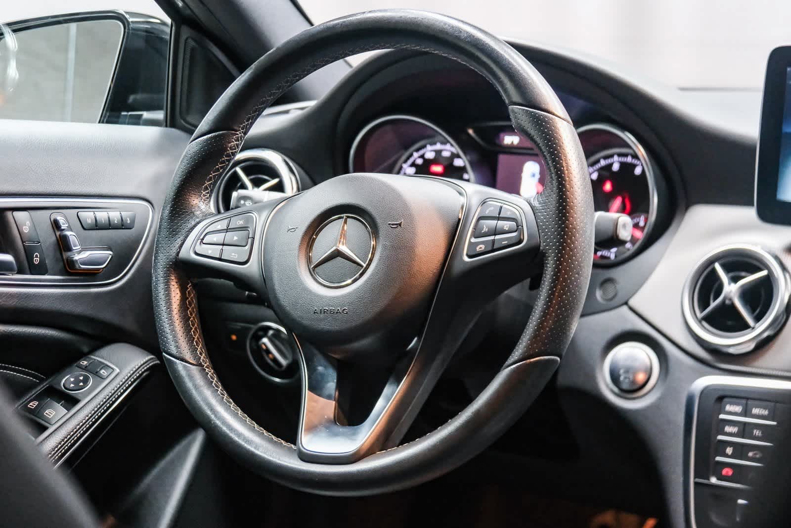 Thumbnail: 2018 Mercedes-Benz GLA - 18