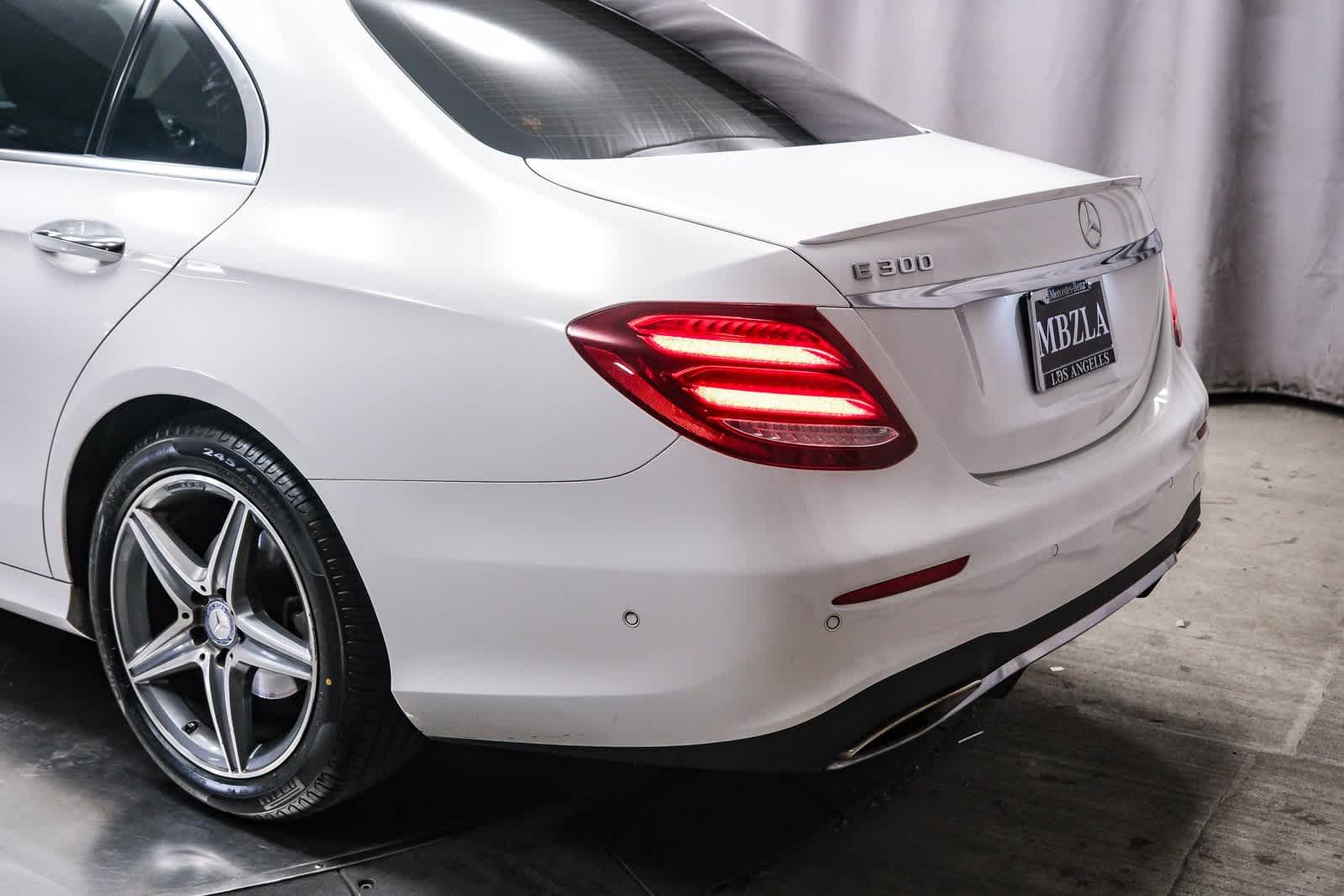 Thumbnail: 2017 Mercedes-Benz E-Class - 8