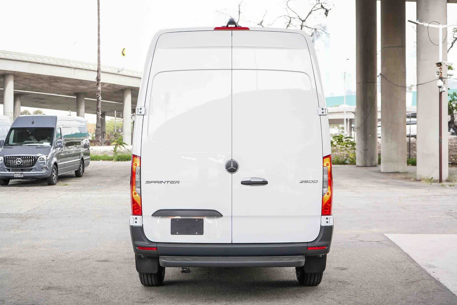 Thumbnail: 2026 Mercedes-Benz Sprinter - 6