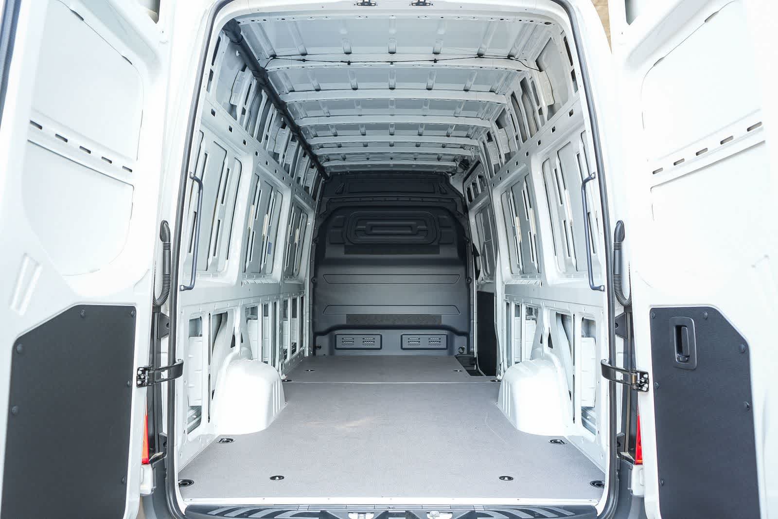 Thumbnail: 2025 Mercedes-Benz eSprinter - 32