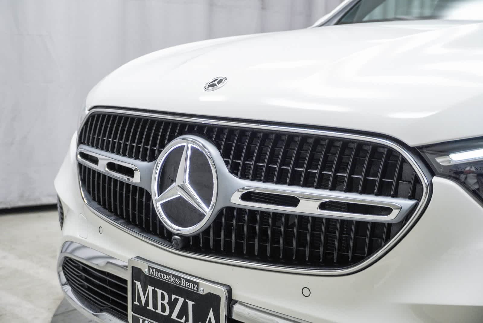 2025 Mercedes-Benz GLC 300 7