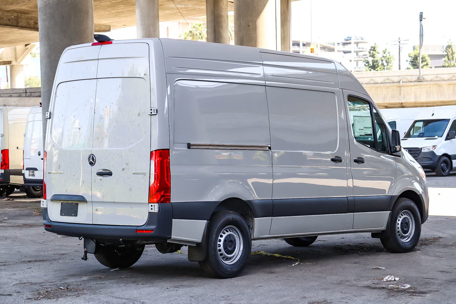 Thumbnail: 2026 Mercedes-Benz Sprinter - 4