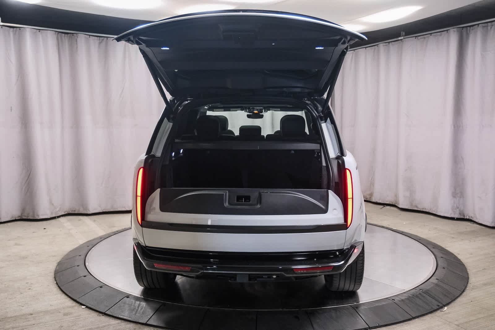 Thumbnail: 2024 Land Rover Range Rover - 25