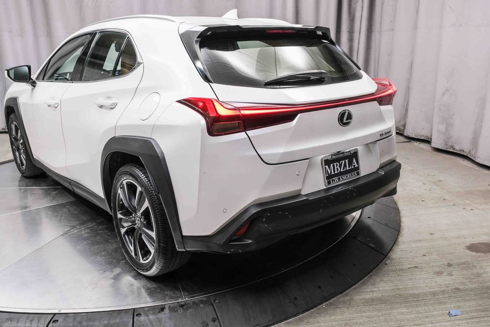Thumbnail: 2021 Lexus UX - 8
