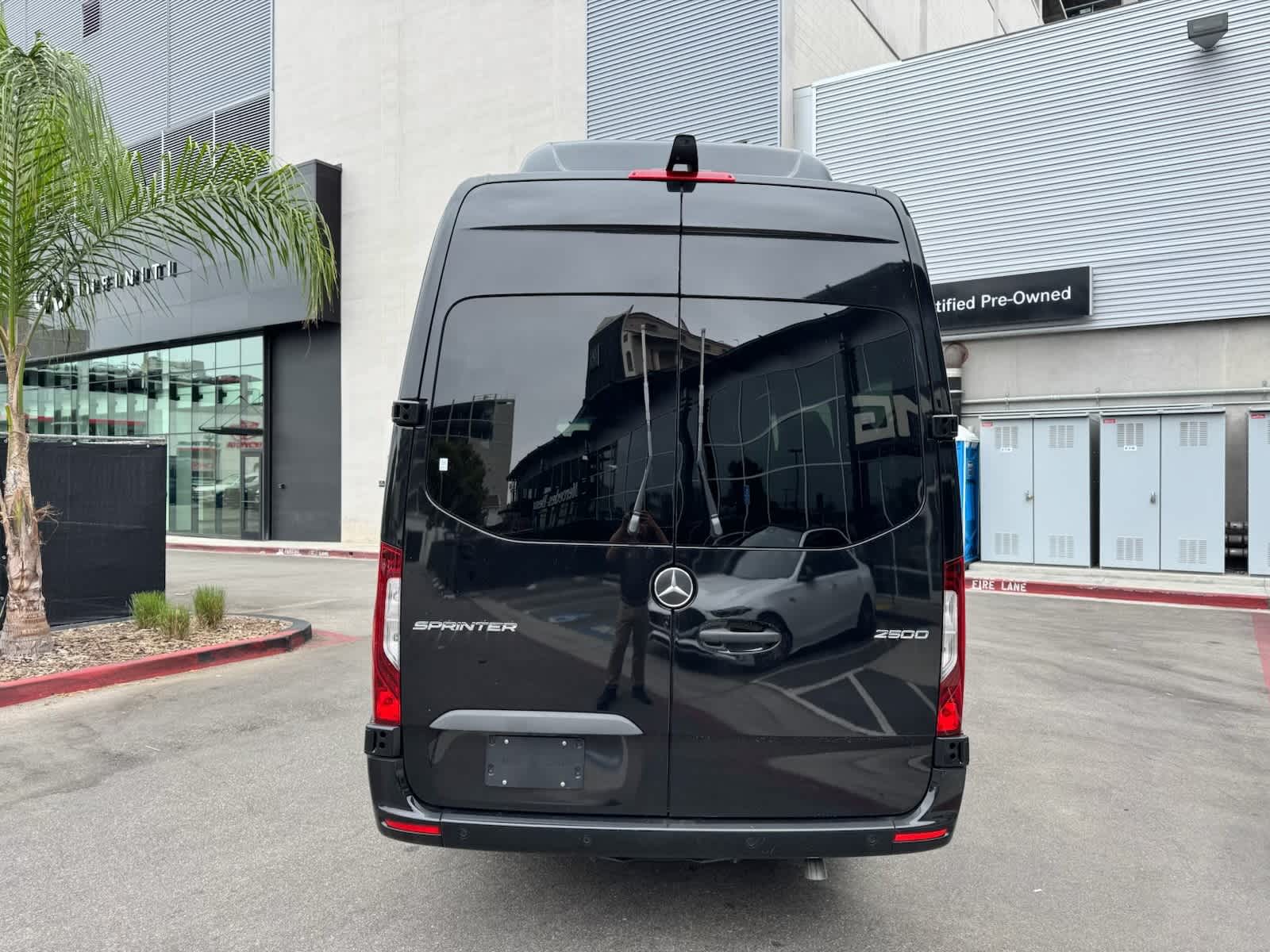 Thumbnail: 2025 Mercedes-Benz Sprinter - 4