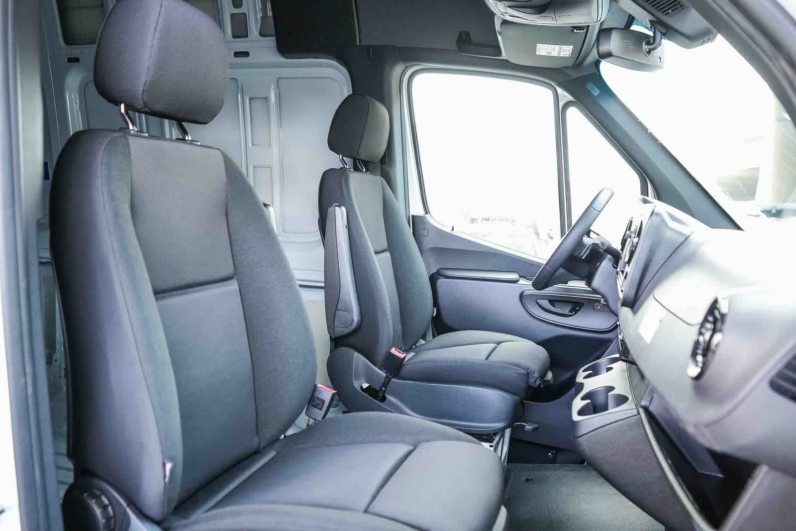 Thumbnail: 2026 Mercedes-Benz Sprinter - 15