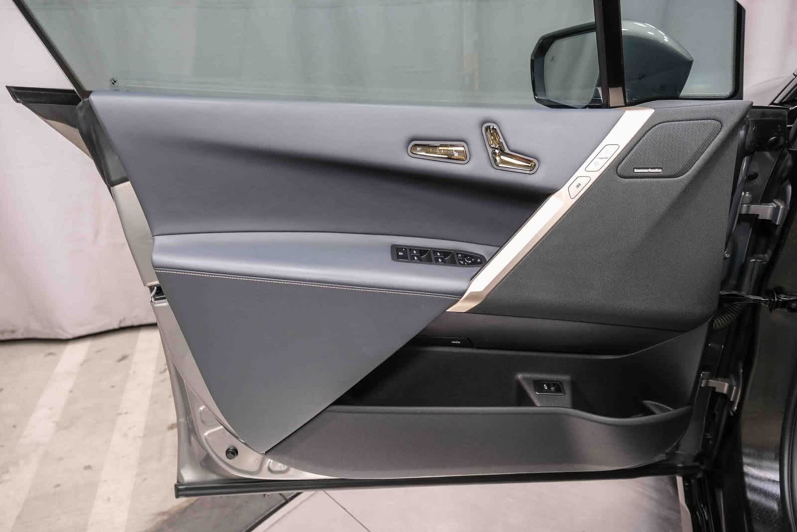 Thumbnail: 2023 BMW iX - 18