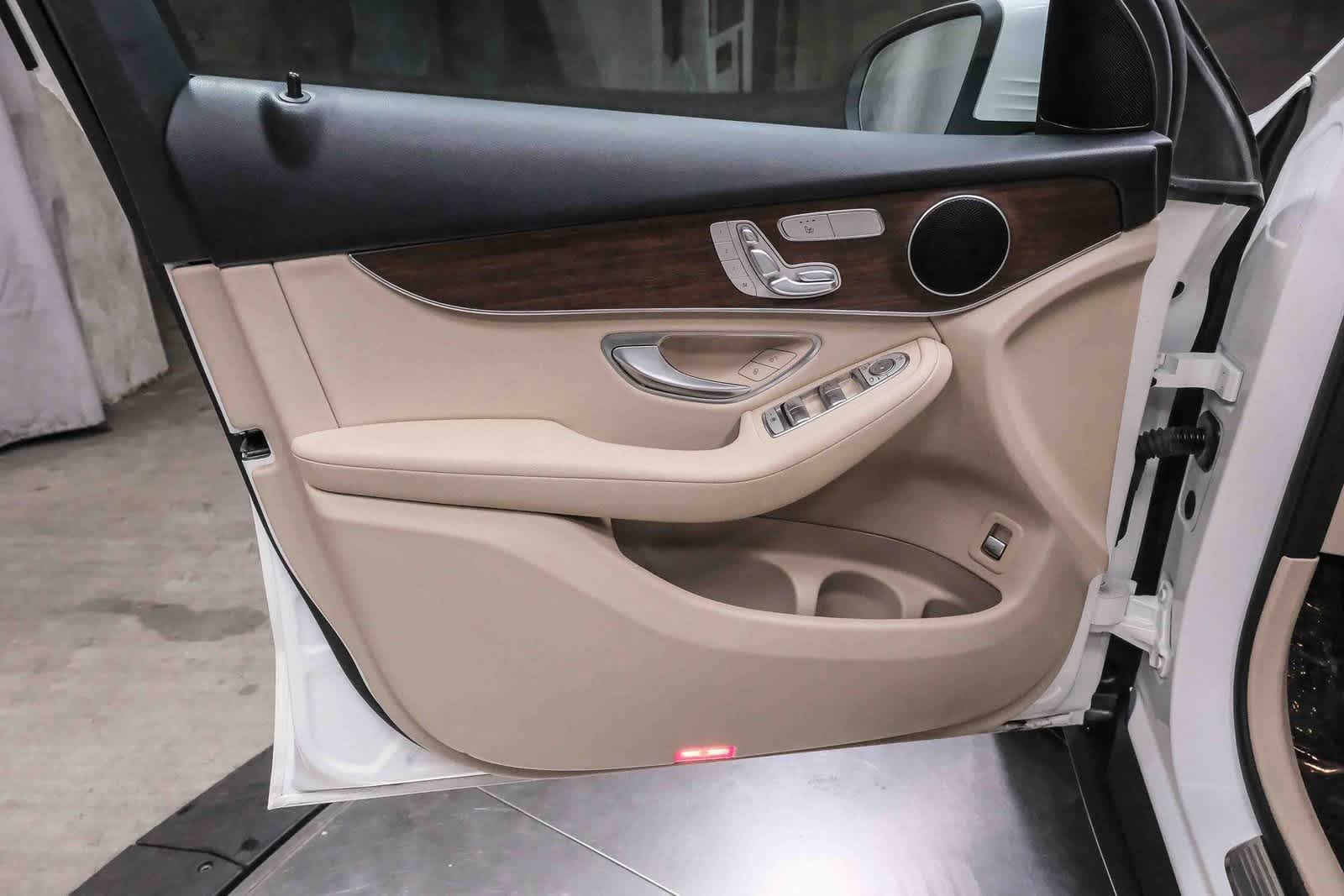 Thumbnail: 2022 Mercedes-Benz GLC - 23