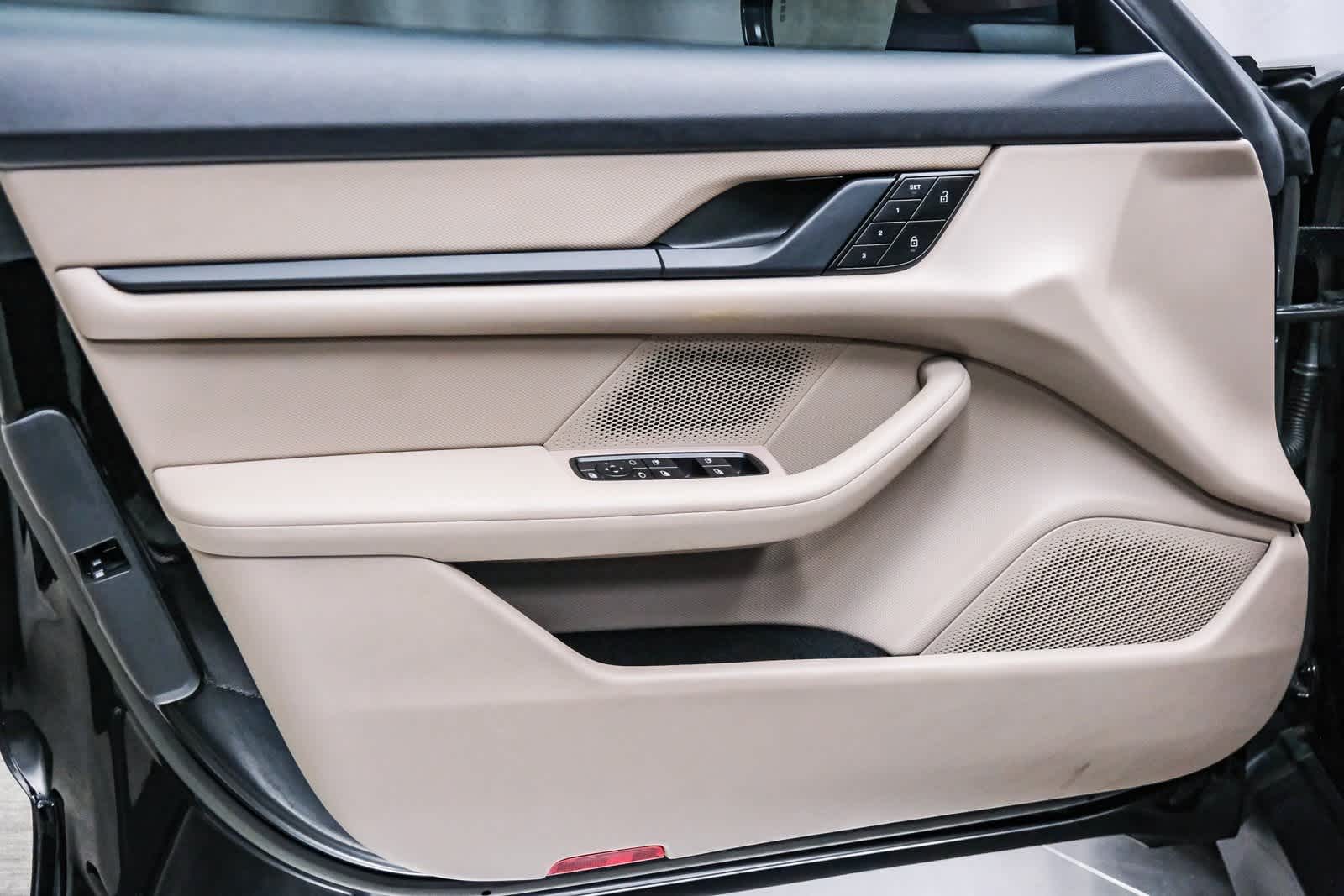 Thumbnail: 2023 Porsche Taycan - 19