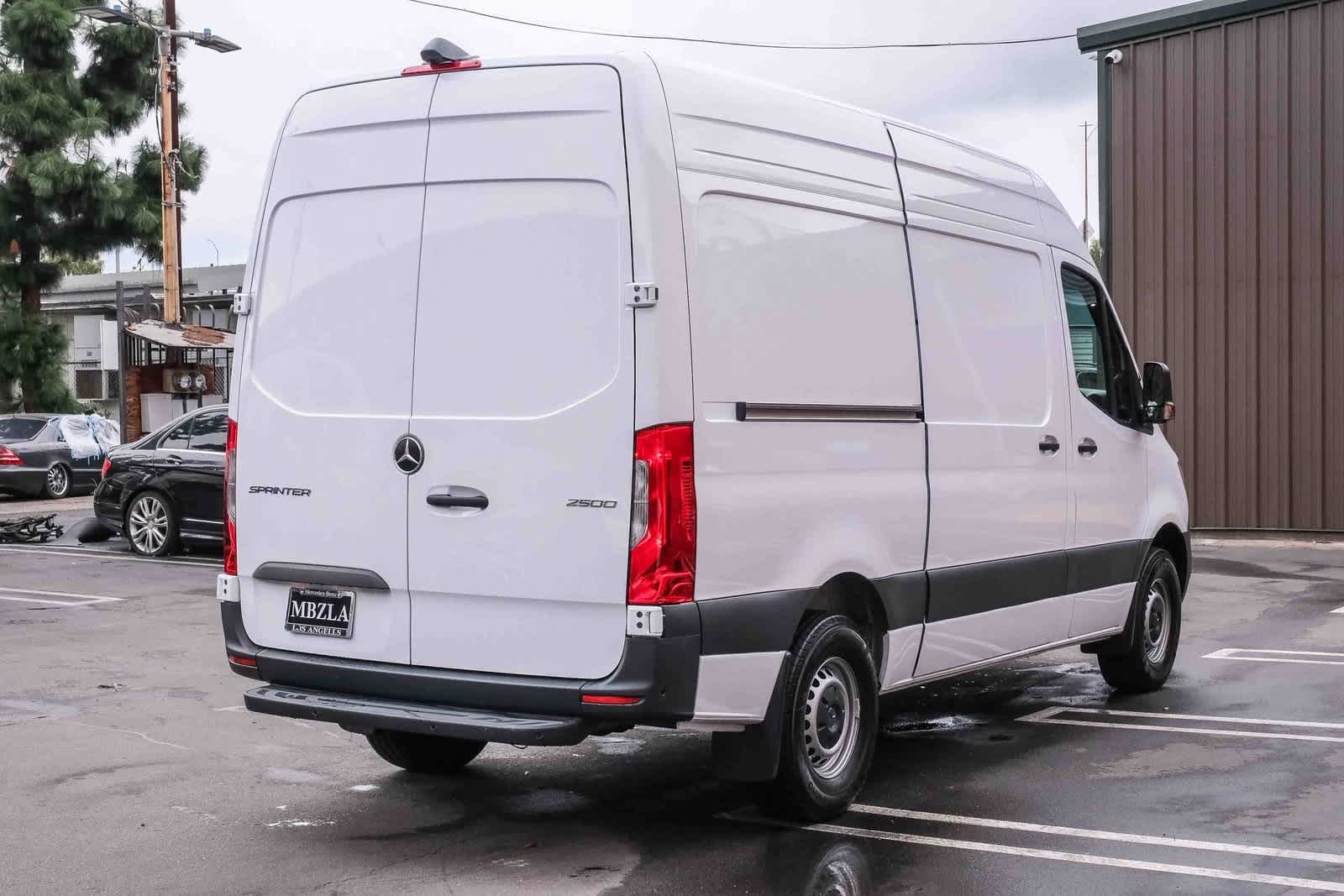 Thumbnail: 2024 Mercedes-Benz Sprinter - 4